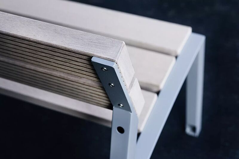 Detail: Resysta®-Belattung, lasiert in natur