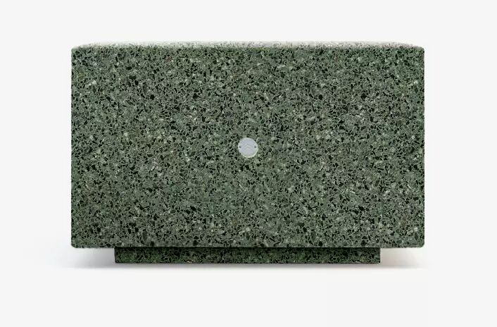 Sitzbank MONO KUBB aus rekonstituiertem Marmor, Sitzfläche geschliffen, in grün alpi