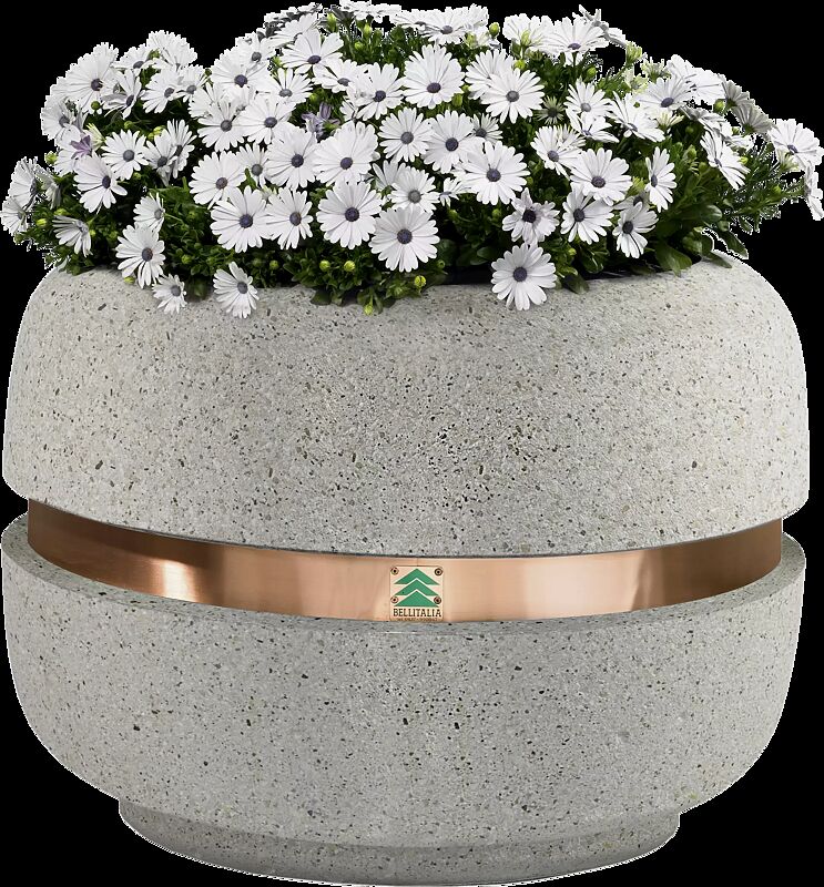 Pflanzbehälter TIMELESS aus Beton sandgestrahlt, in Granitoptik weiß, Ringtaille aus Kupfer