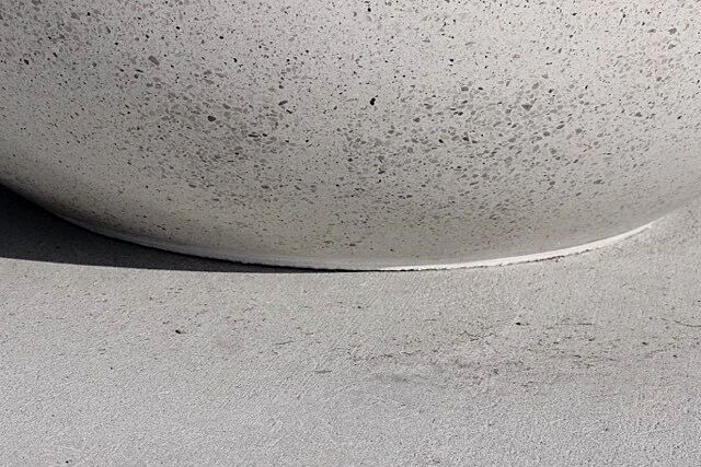 Detail: Beton geschliffen, in Granitoptik weiß