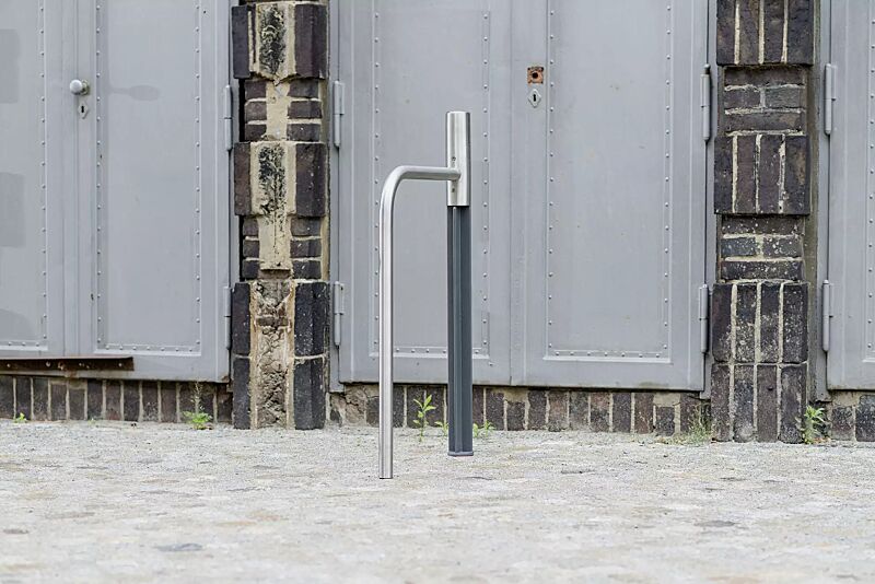 Anlehnbügel EVEOLE in Edelstahl und DB 703 eisenglimmer