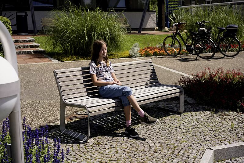 Sitzbank PORTIQOA mit Rückenlehne, mit Robinienholzbelattung