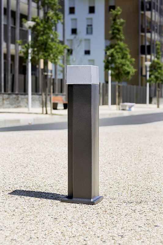 Poller IMAWA, Ausführung 2, in RAL 7016 anthrazitgrau und RAL 9006 weißaluminium