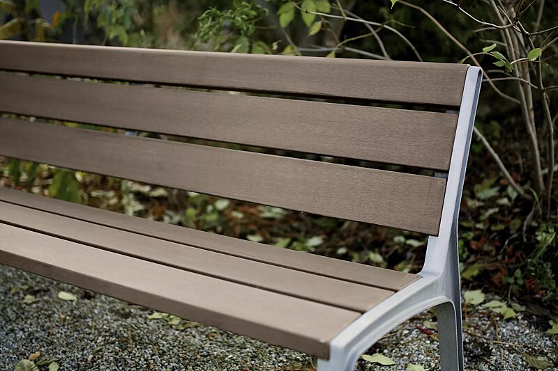 Detail: Resysta®-Belattung, lasiert in siam