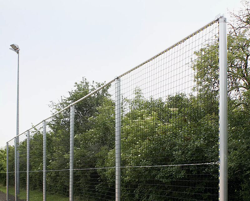 Preisbeispiel: Ballfangzaun-Anlage, 30 x 5 m - als Komplettanlage