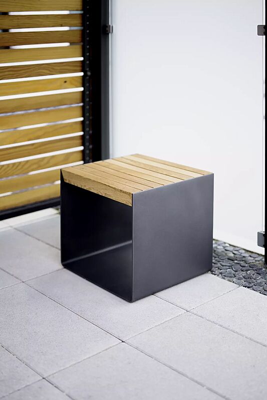 Sitz RADIUM mit Robinienholzbelattung, Stahlteile in RAL 7016 anthrazitgrau