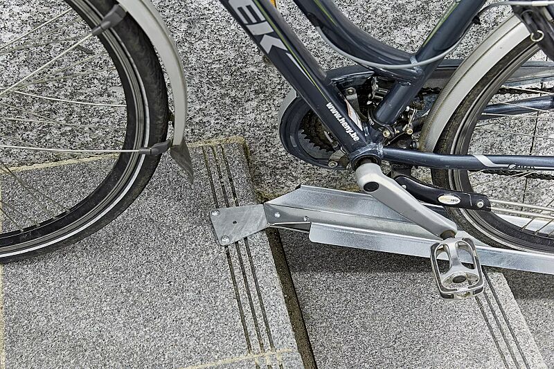 Detail: Befestigung durch Aufdübeln