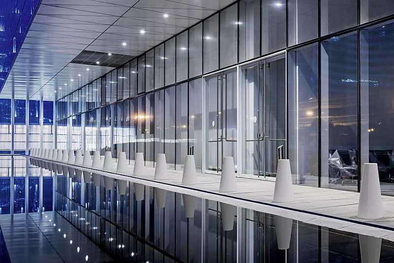 Poller KONE aus Beton, in Granitoptik weiß