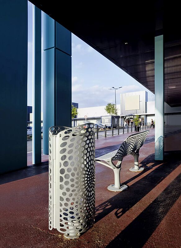 Abfallbehälter und Sitzbank KEO in grau 2900 sable