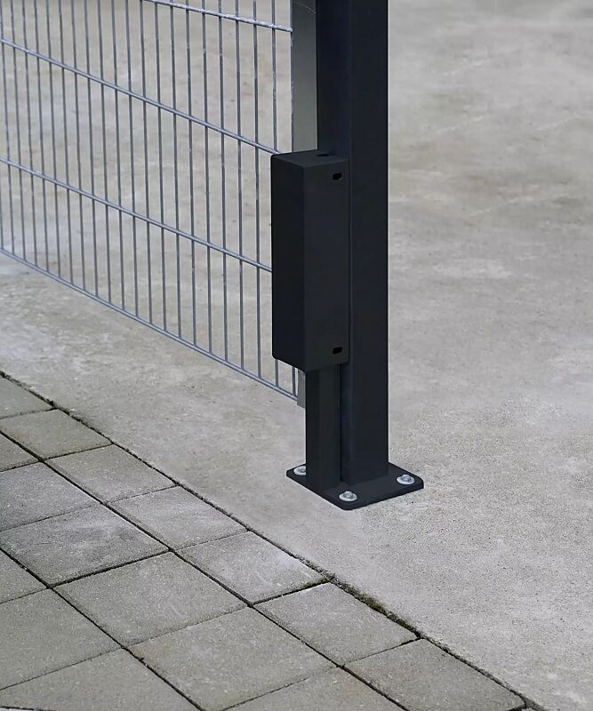 Detail: Anschlusskasten mit Blechummantelung in RAL 7016 anthrazitgrau