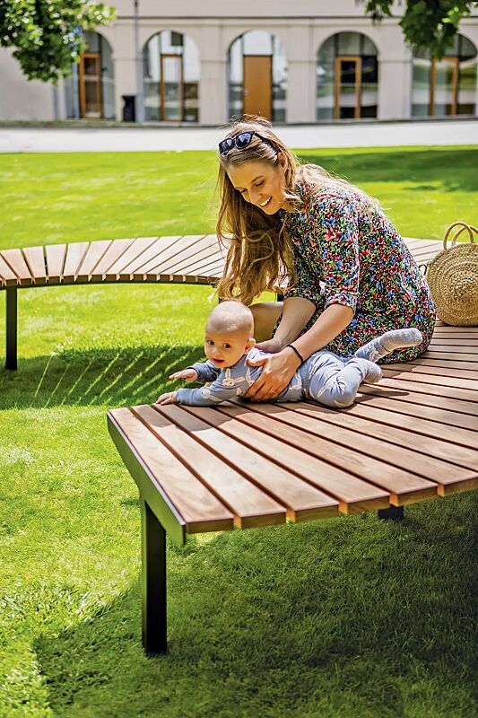 Rundbank LAGO ohne Rückenlehne, Breite 3100 mm, mit Jatobaholzbelattung, Stahlteile in RAL 7016 anthrazitgrau