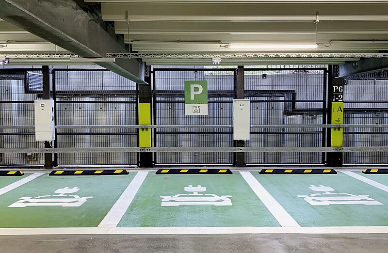 Leitbalken LIMNOS, schwarz mit gelben Reflexstreifen