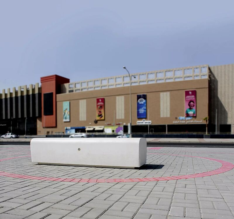 Sitzbank ONDA aus Beton, Sitzfläche geschliffen, in Granitoptik weiß