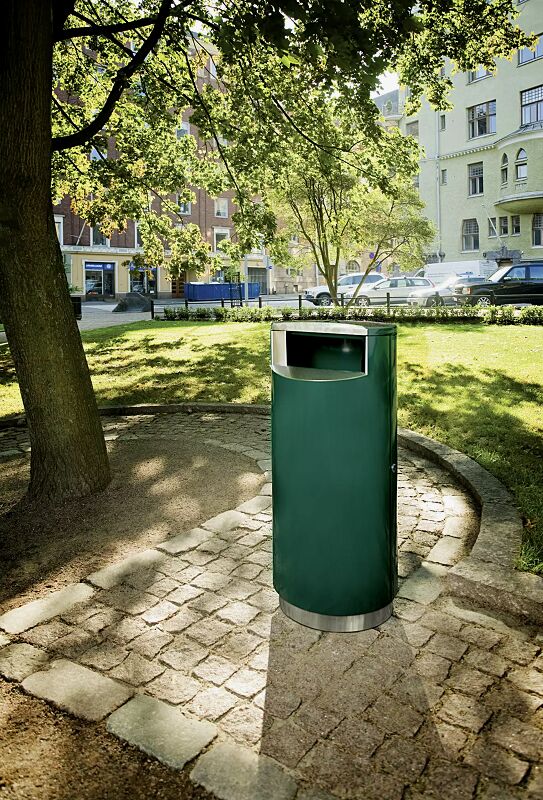 Standbehälter FINBIN CITY aus Stahl, 60 Liter, ohne Ascher, zum Aufdübeln mittels Edelstahlsockel, in RAL 6005 moosgrün