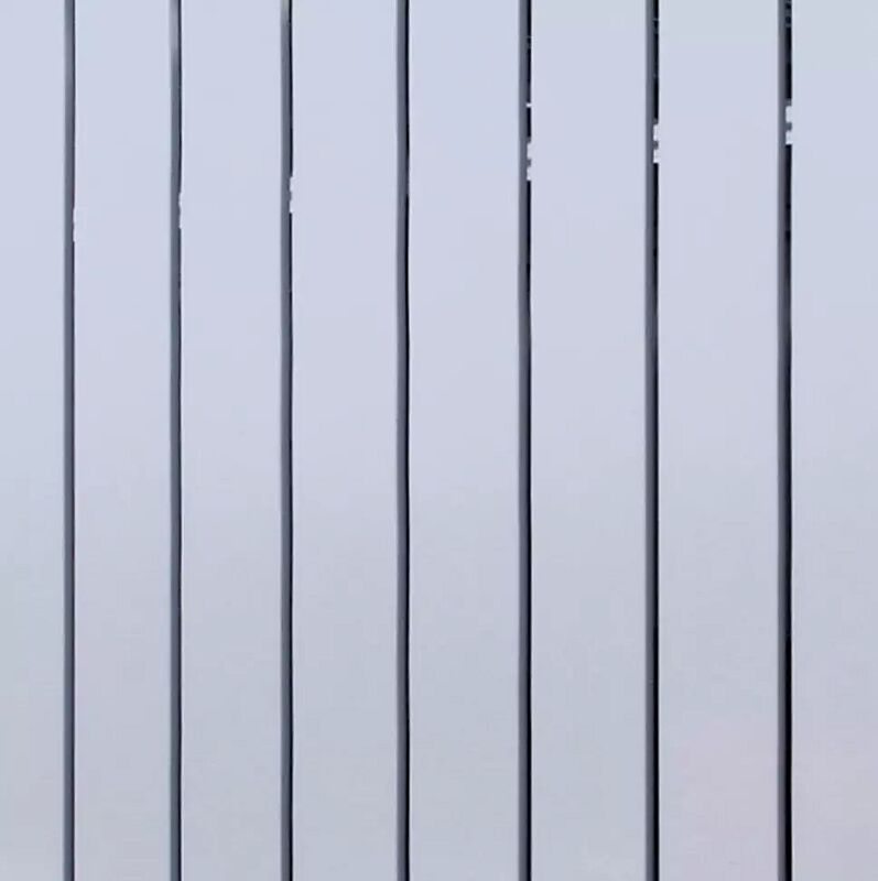 Wandelement mit Stahlblechpaneelen, senkrecht