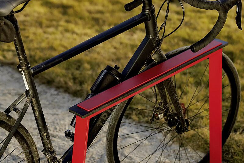 Detail: Das obere schräg angebrachte Element ist mit einem integrierten, widerstandsfähigen Gummistreifen ausgerüstet