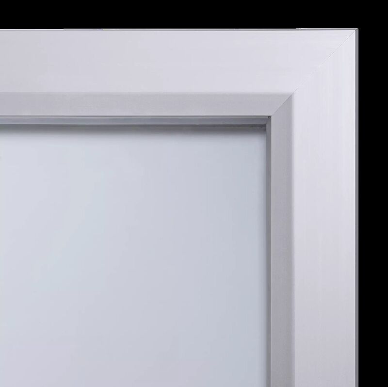 Detail: eckiges Profil aus Aluminium