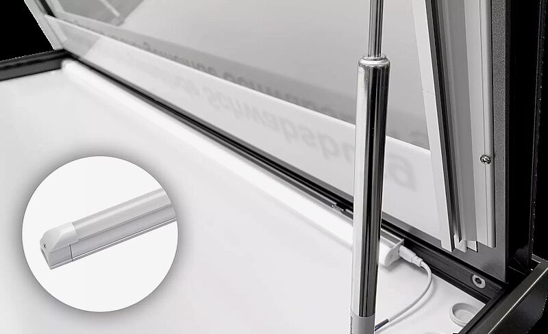 LED-Beleuchtung hinter der Textblende zur Beleuchtung des Schaukastens