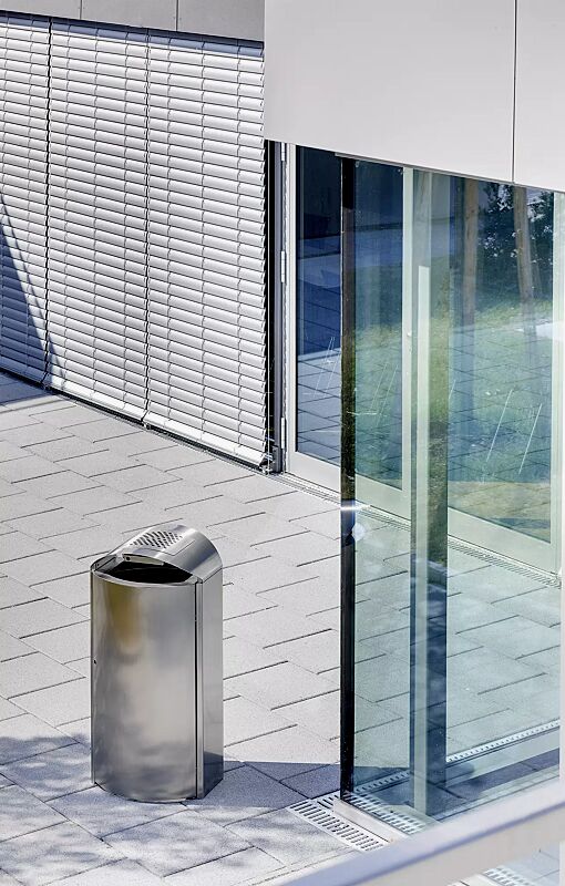 abfallbehaelter-capital__shoKAT0024351 Abfallbehälter CAPITAL, 90 Liter, aus Edelstahl, mit Ascher (Mehrpreis)