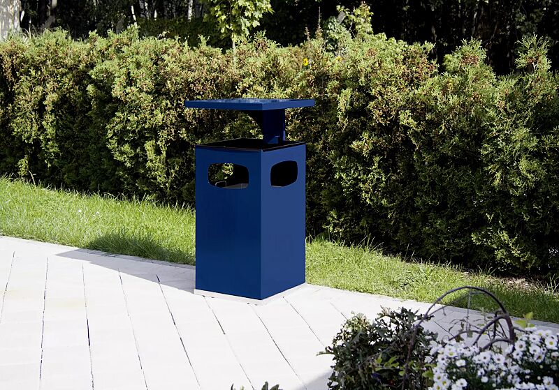 abfallbehaelter-castle__shoKAT0033025 Abfallbehälter CASTLE mit Ascher, 72 Liter, in RAL 3004 purpurrot