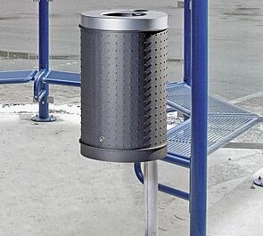 Abfallbehälter CORNWALL mit Ascher, Korpus in eisenglimmergrau, Deckel in RAL 9006 weißaluminium, mit feuerverzinktem Pfosten zum Einbetonieren (Zubehör)