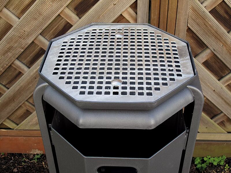 abfallbehaelter-coventry__shoKAT0020716 Abfallbehälter COVENTRY, zum Aufdübeln, mit Ascheraufsatz COVENTRY, in DB 703 eisenglimmer