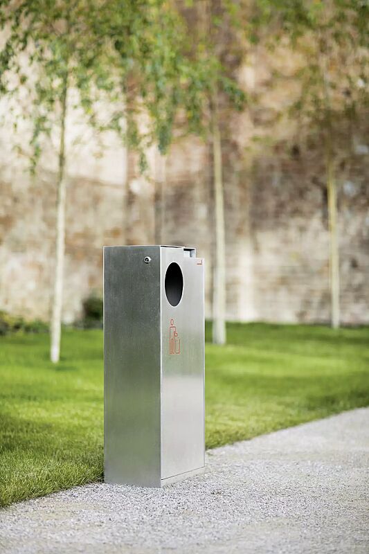 abfallbehaelter-crystal__shoKAT0057530 Abfallbehälter CRYSTAL mit Ascher, 55 Liter, ohne Einwurfklappe, Edelstahl, Siebdruck in RAL 3020 verkehrsrot