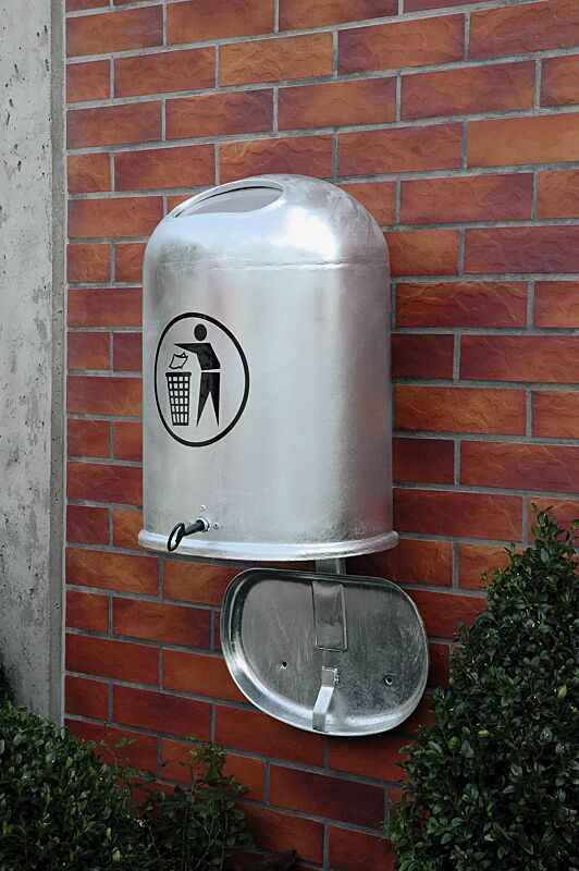 abfallbehaelter-derby__shoKAT0014964 Detail: Bodenklappe zur Entleerung geöffnet