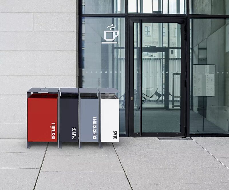 abfallbehaelter-division__shoKAT0069351 Abfallbehälter DIVISION mit 1 Ascher, 60 Liter, lückenlos nebeneinander platziert, mit Beschriftung, Korpus Behälter in 2002 blutorange, in RAL 7016 anthrazitgrau, in RAL 7001 silbergrau und in RAL 9010 reinweiß