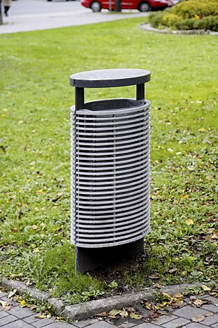 Abfallbehälter ECLIPE, Korpus: Aluminiumguss, mit Schutzdach und durchgehender flacher Fußplatte in RAL 7016 anthrazitgrau