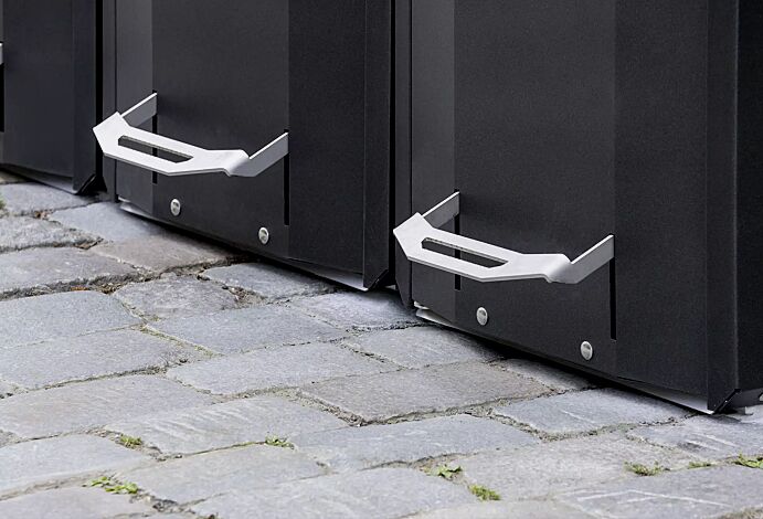 Detail: Fußpedal aus Edelstahl, poliert