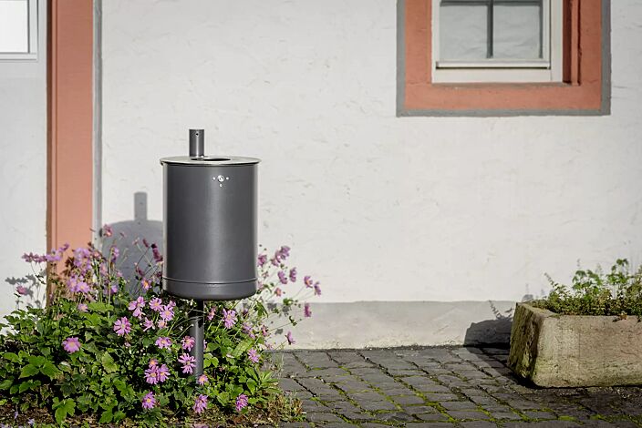 Abfallbehälter KÖLN, 50 Liter, mit Ascher, Vollblech, zur Wandbefestigung, in DB 703 eisenglimmer