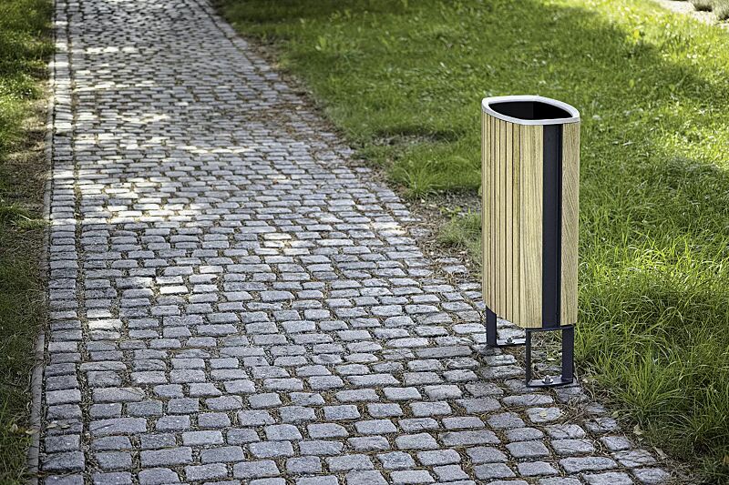 abfallbehaelter-minium__shoKAT0043449 Abfalbehälter MINIUM mit seitlichen Pfosten zum Aufdübeln, mit Robinienholzbelattung, Stahlteile in RAL 7016 anthrazitgrau