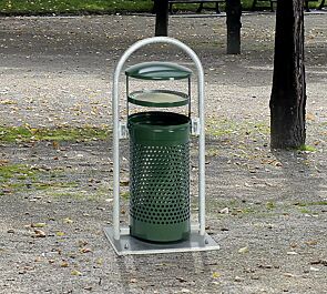 <div id="container" class="container">Abfallbehälter MULTITALENT mit Ascher, Oberteil und Korpus in RAL 6005 moosgrün</div>