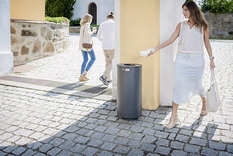 abfallbehaelter-noranda__shoKAT0057728 Abfallbehälter NORANDA mit Ascher, in DB 703 eisenglimmer