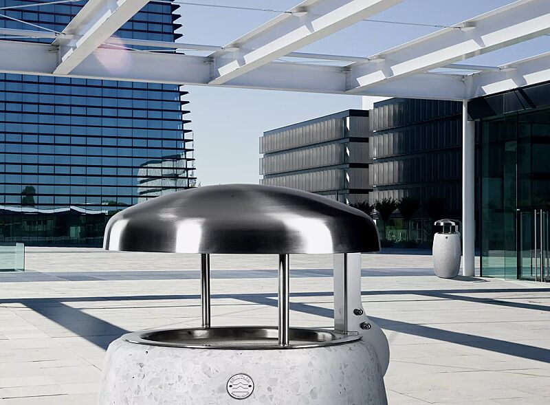 abfallbehaelter-orione__shoKAT0037312 Abfallbehälter ORIONE aus rekonstituiertem Marmor geschlifen, mit Edelstahl-Schutzdach, in weiß carrara