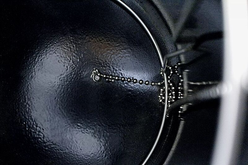 abfallbehaelter-queen__shoKAT0065012 Detail: Kettensicherung