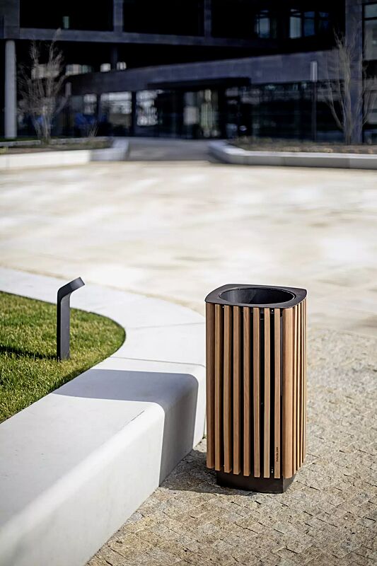 abfallbehaelter-quinbin__shoKAT0062012 Abfallbehälter QUINBIN, quadratisch abgerundet, Korpus: Jatobaholzbelattung, Stahlteile in RAL 7016 anthrazitgrau