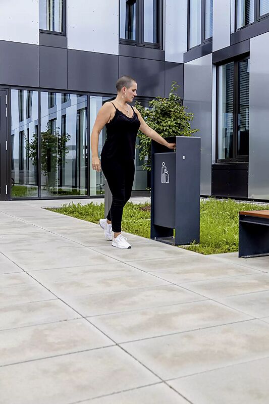 abfallbehaelter-radium__shoKAT0069928 Abfallbehälter RADIUM mit Ascher, in RAL 7016 anthrazitgrau, Siebdruck in RAL 9003 signalweiß