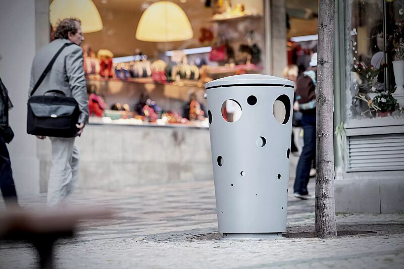 abfallbehaelter-swissbin__shoKAT0043516 Abfallbehälter SWISSBIN zum freien Aufstellen, in RAL 9006 weißaluminium