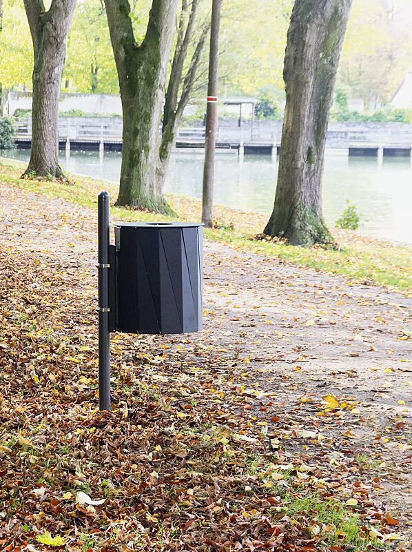 abfallbehaelter-tenby__shoKAT0060935 Abfallbehälter TENBY zur Pfostenbefestigung (Pfosten Zubehör), 50 Liter, in RAL 7016 anthrazitgrau