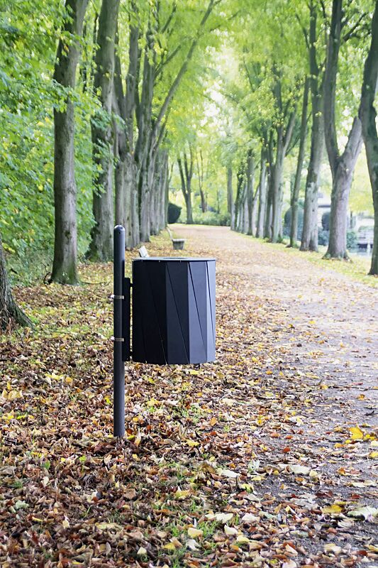 abfallbehaelter-tenby__shoKAT0060939 Abfallbehälter TENBY zur Pfostenbefestigung (Pfosten Zubehör), 50 Liter, in RAL 7016 anthrazitgrau