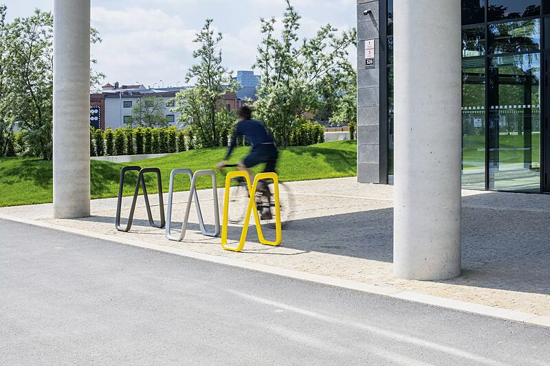 anlehnbuegel-elk__shoKAT0068747 Anlehnbügel ELK in RAL 7016 anthrazitgrau, RAL 9006 weißaluminium und RAL 1021 rapsgelb