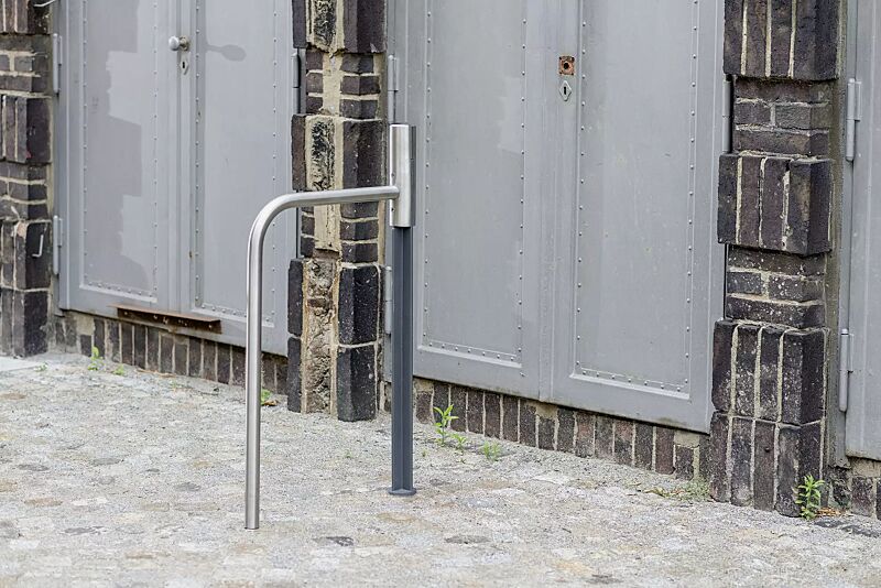 anlehnbuegel-eveole__shoKAT0055499 Anlehnbügel EVEOLE in Edelstahl und DB 703 eisenglimmer