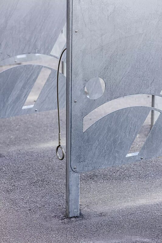 anlehnbuegel-fargo__shoKAT0072322 Detail: Stahlseil (Ø 5 mm) mit Stahlring