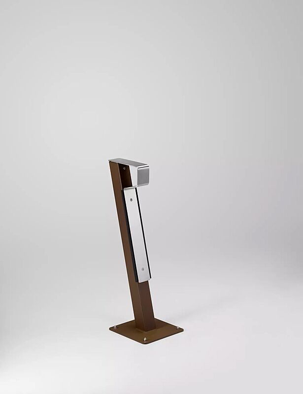 anlehnbuegel-foxhound__shoKAT0057065 Anlehnbügel FOXHOUND mit Flachstahlbügel aus Edelstahl, Stahlteile in corten, ähnlich RAL 8007 rehbraun (strukturiert)