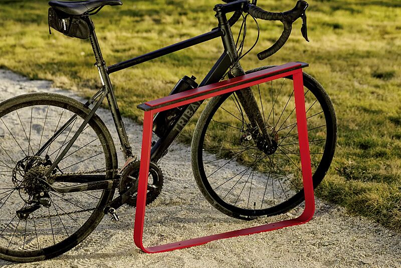 anlehnbuegel-iglau__shoKAT0072507 Anlehnbügel IGLAU, Breite 833 mm, in RAL 3020 verkehrsrot