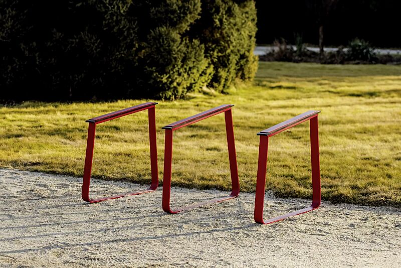 anlehnbuegel-iglau__shoKAT0072508 Anlehnbügel IGLAU, Breite 833 mm, in RAL 3020 verkehrsrot