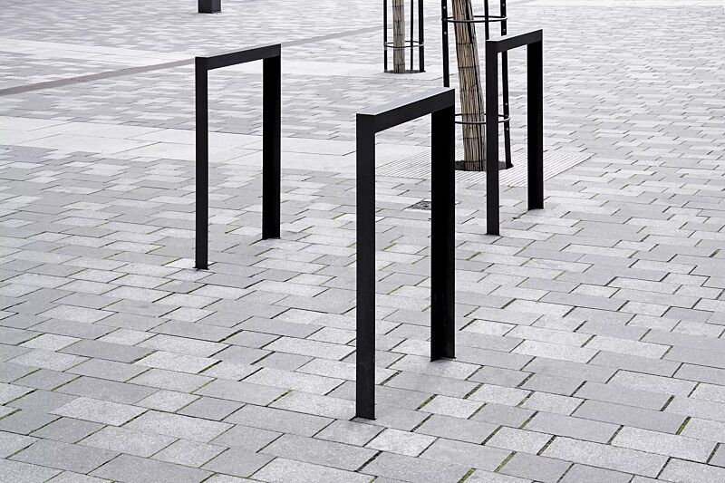 anlehnbuegel-lotlimit__shoKAT0033486 Anlehnbügel LOTLIMIT in RAL 9005 tiefschwarz