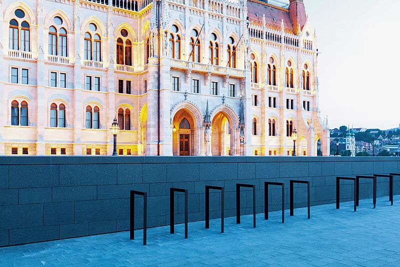 anlehnbuegel-lotlimit__shoKAT0050972 Anlehnbügel LOTLIMIT in RAL 9005 tiefschwarz